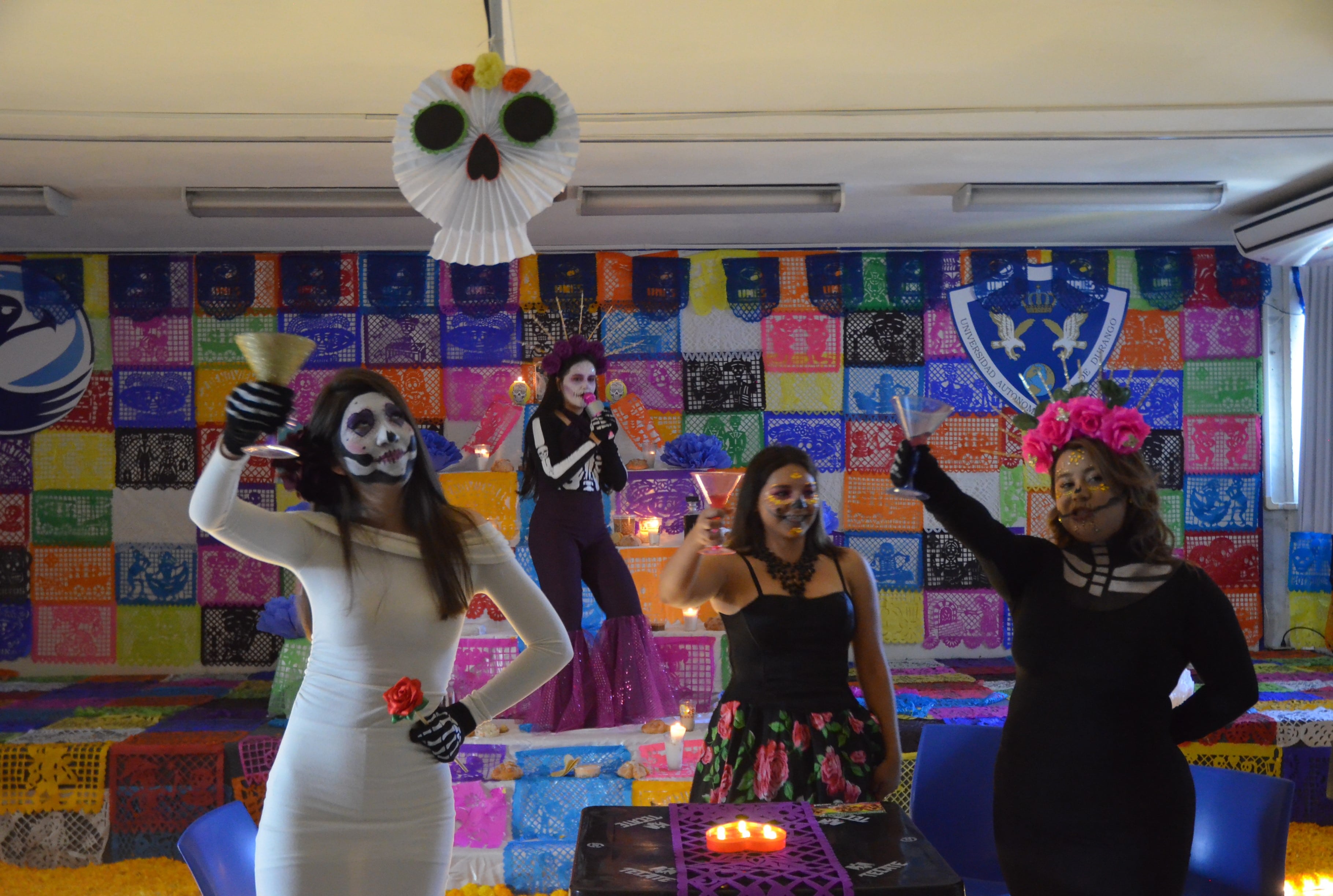 Altar de muertos UNES 2025